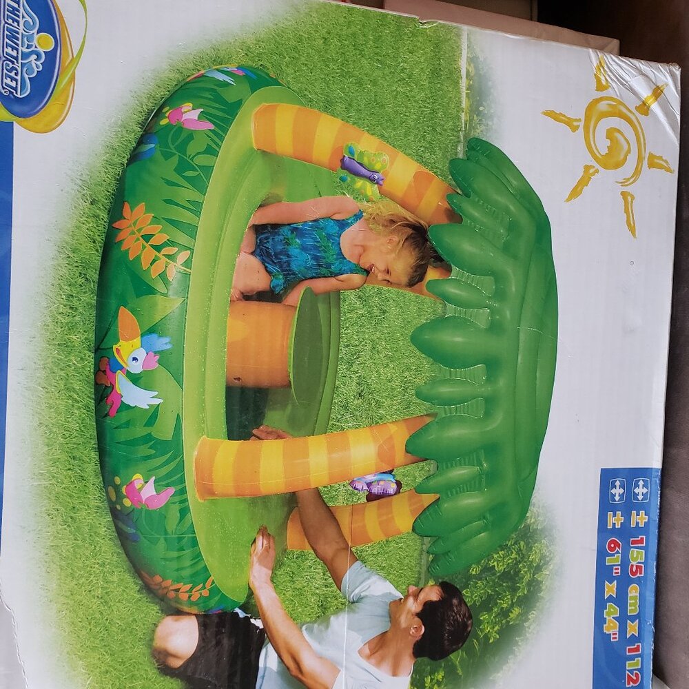 Inflatable jungle pool